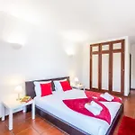 Villa Saint Lucia - Com Acesso A Piscina E Bbq Em *